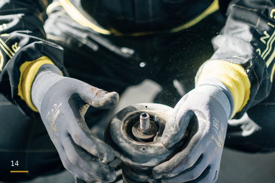 Front shock absorbers — Chery Tiggo — reference photograph